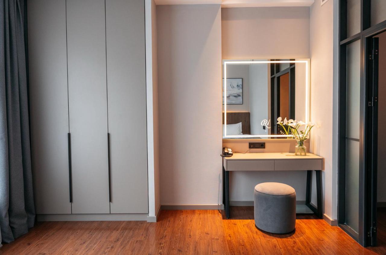 Raavah Aparthotel Almaty Esterno foto