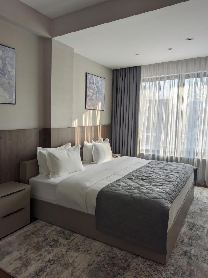 Raavah Aparthotel Almaty Esterno foto