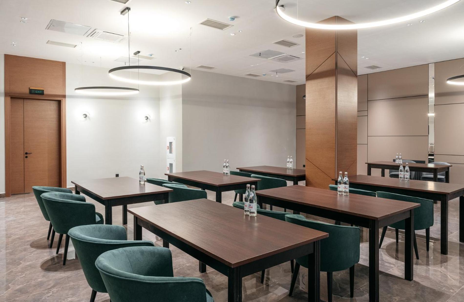 Raavah Aparthotel Almaty Esterno foto