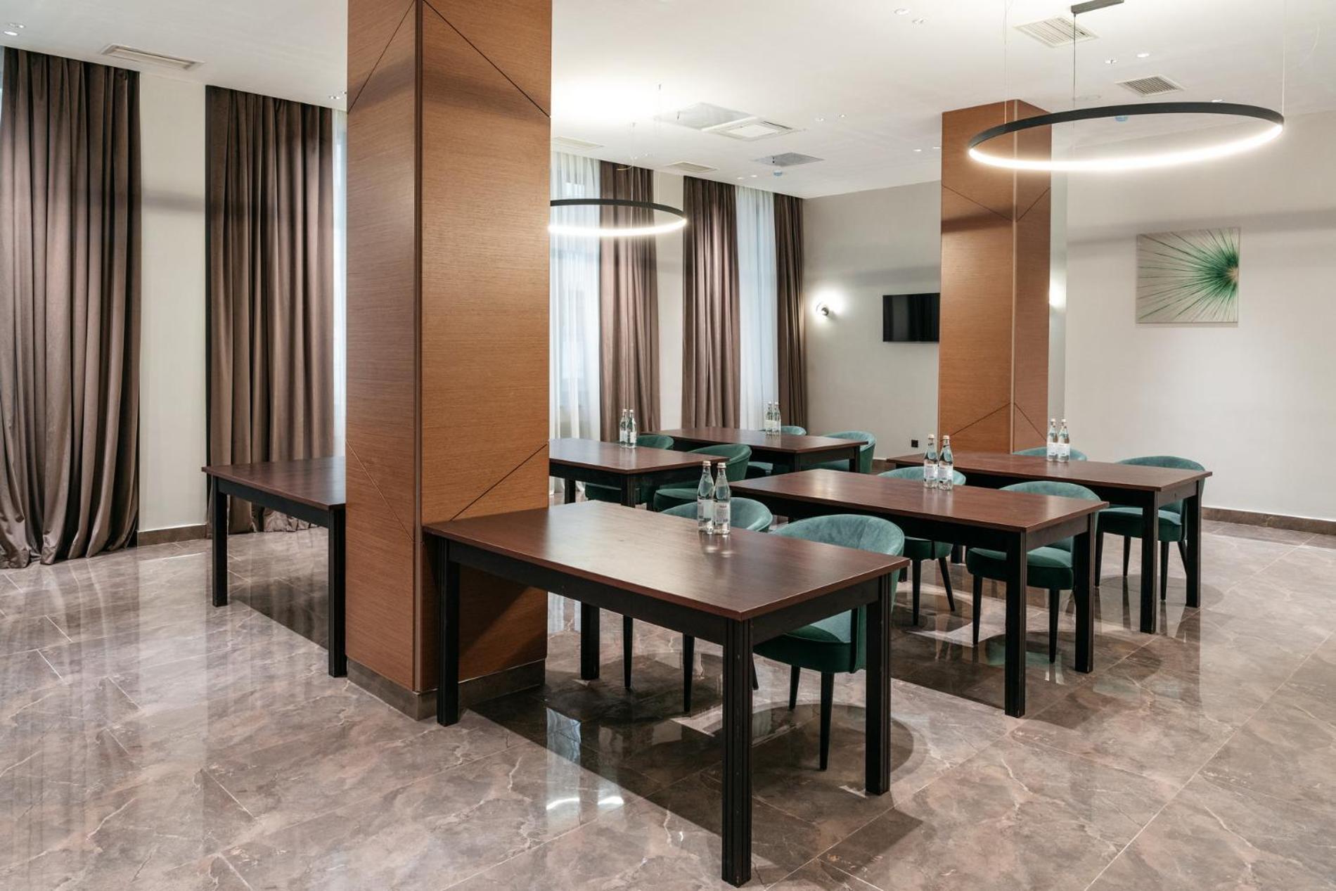 Raavah Aparthotel Almaty Esterno foto