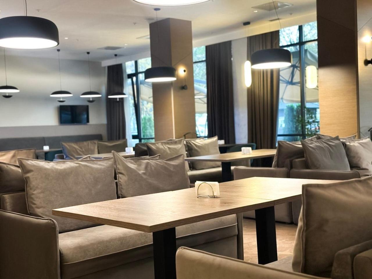 Raavah Aparthotel Almaty Esterno foto