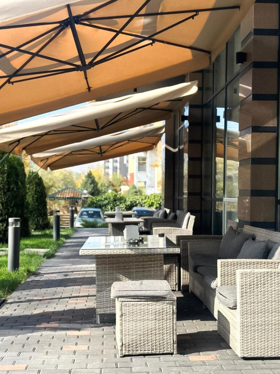 Raavah Aparthotel Almaty Esterno foto